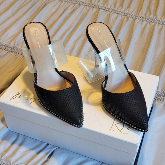 Heels - Picture 4 of 4